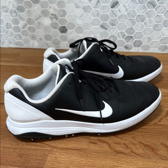 Nike Men's Black and White Golf Athletic Shoes - Picture 4 of 5